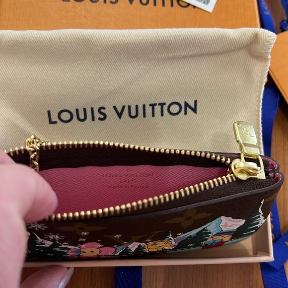 LOUIS VUITTON
Monogram 2023 Christmas Animation
Alpine Key Pouch Pink - Picture 2 of 5